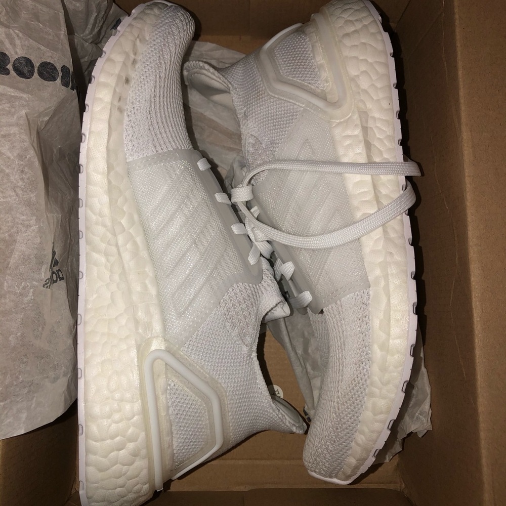 COPY - Adidas Ultra boost, Size 3.5 FITS WOMENS 6…